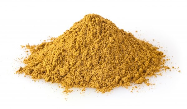 Heap,Of,Curry,Powder,Isolated,On,White,Background
